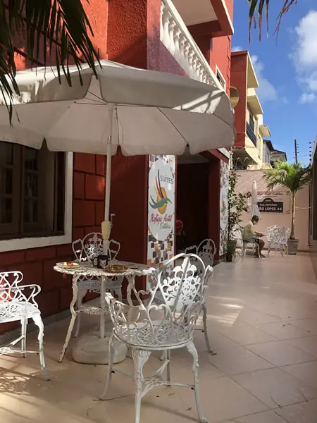 2021-11-24 Pousada Cafe da Manha Patio Frontal - 0003