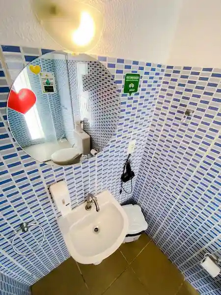 2022-05-19 Hostel Banheiro Dormitorio 201 - 0002_edited