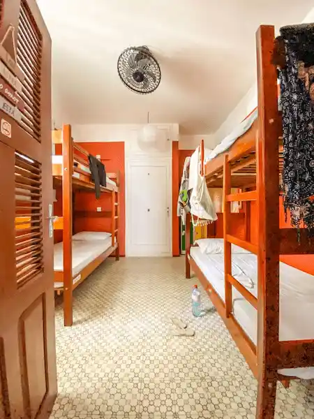2022-07-20 Hostel Quarto203 - 0001_edited