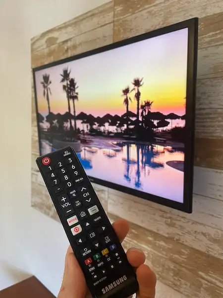 TV smart - padrão em todos os quartos da Refúgio Pousada Fortaleza, uma das melhores de Fortaleza