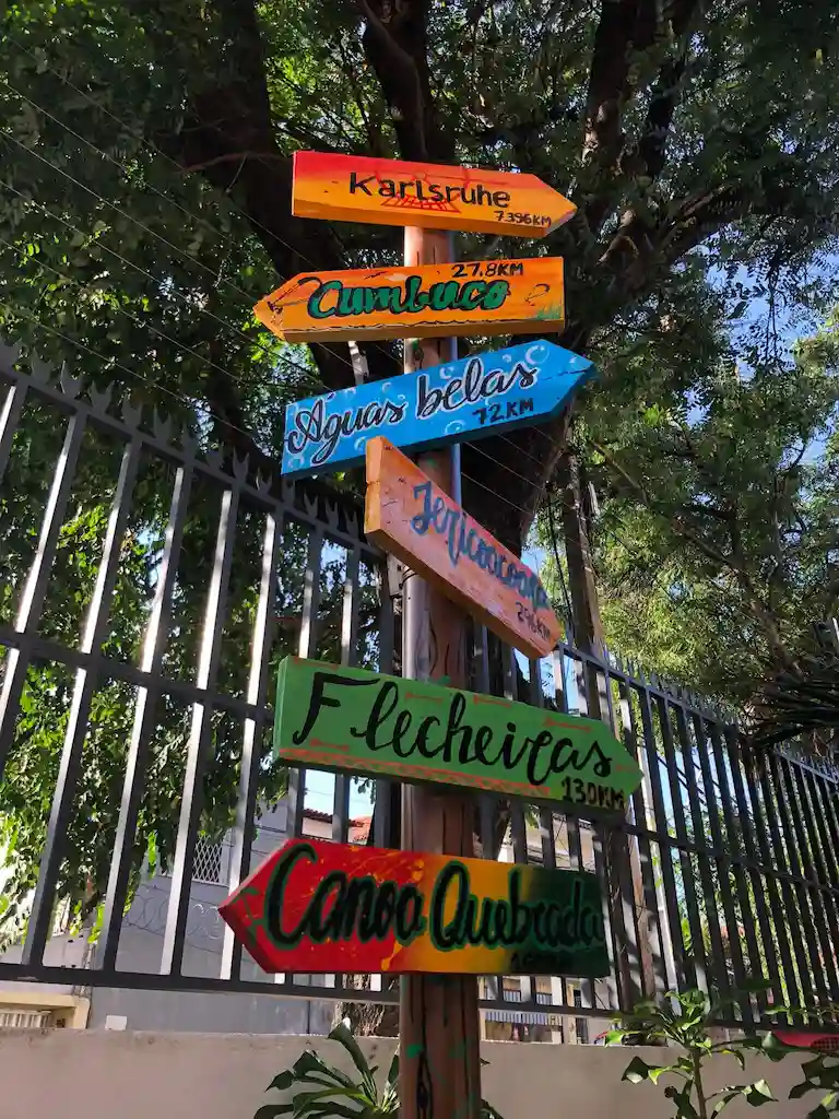 2022-02-17-Hostel-Jardim-frontal-placas-5.webp