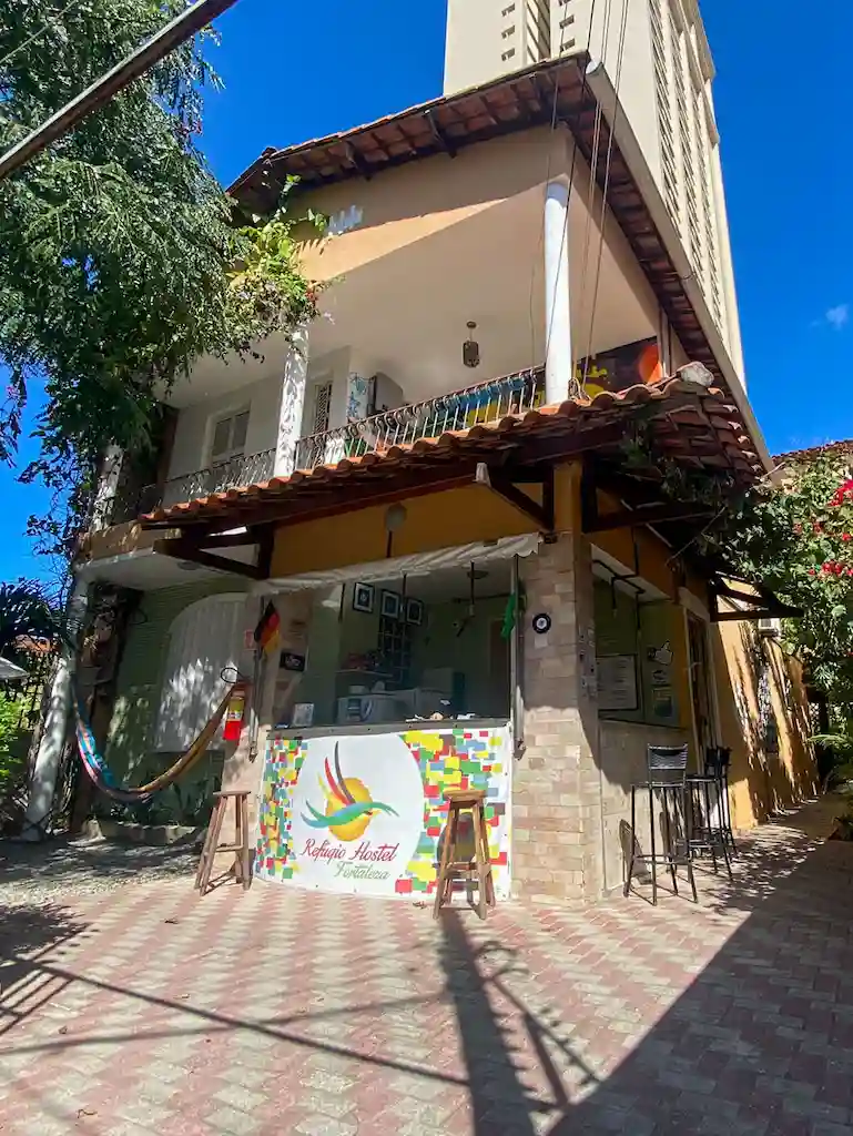 2022-11-11-Hostel-por-fora-frente-3x4-0008_edited.webp