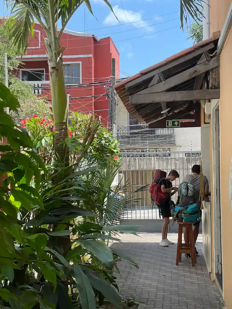 2023-08-25-Hostel-24-hs-Check-in-0001.webp