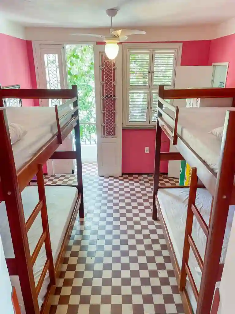 2023-10-06-Hostel-Quarto201-0002_edited.webp