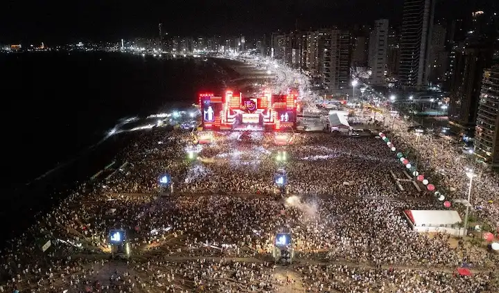 Foto da Praia de Iracema em Fortaleza no Reveillon perto do Refugio Hostel Fortaleza & Pousada